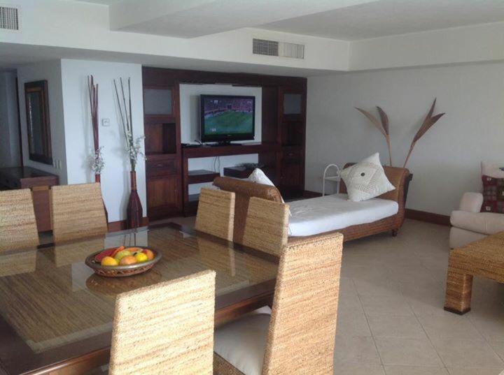 Three-Bedroom Apartment,1359418463:JPEG