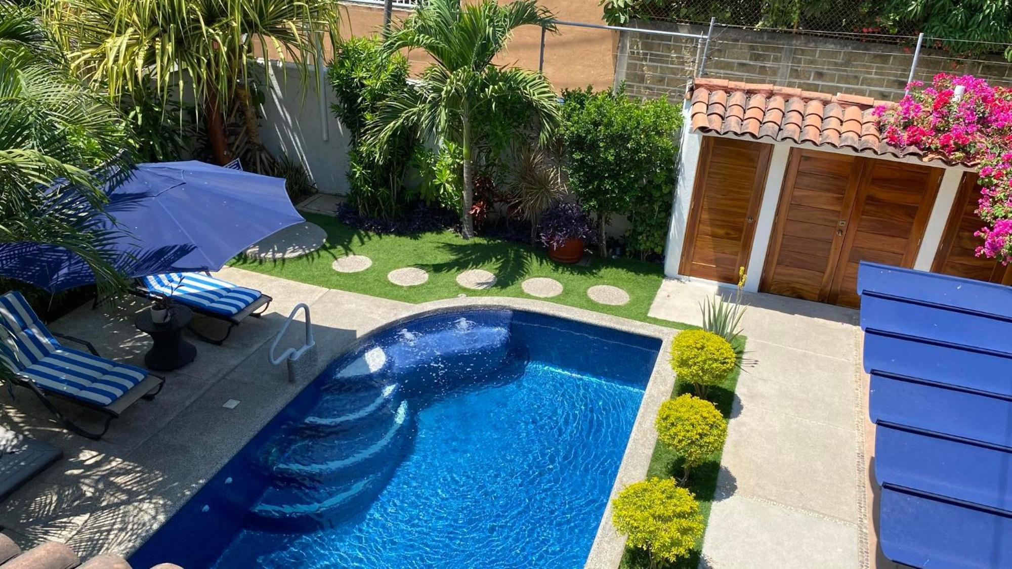 Bungalow Garden View