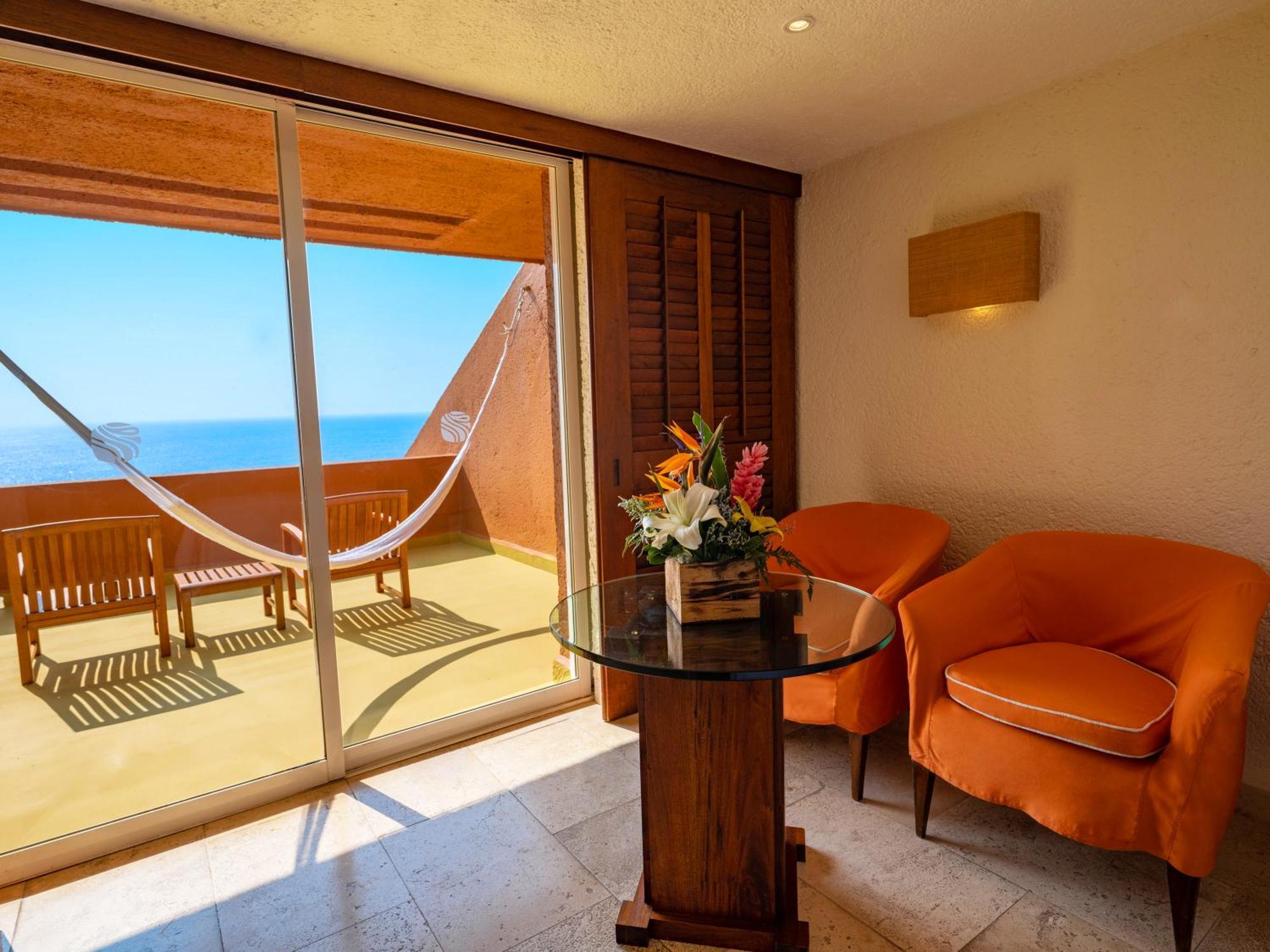 Deluxe Grand King Room