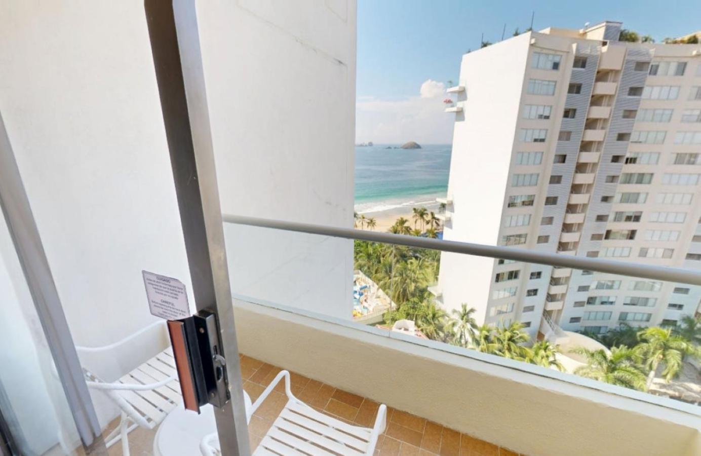 Deluxe Partial Ocean View