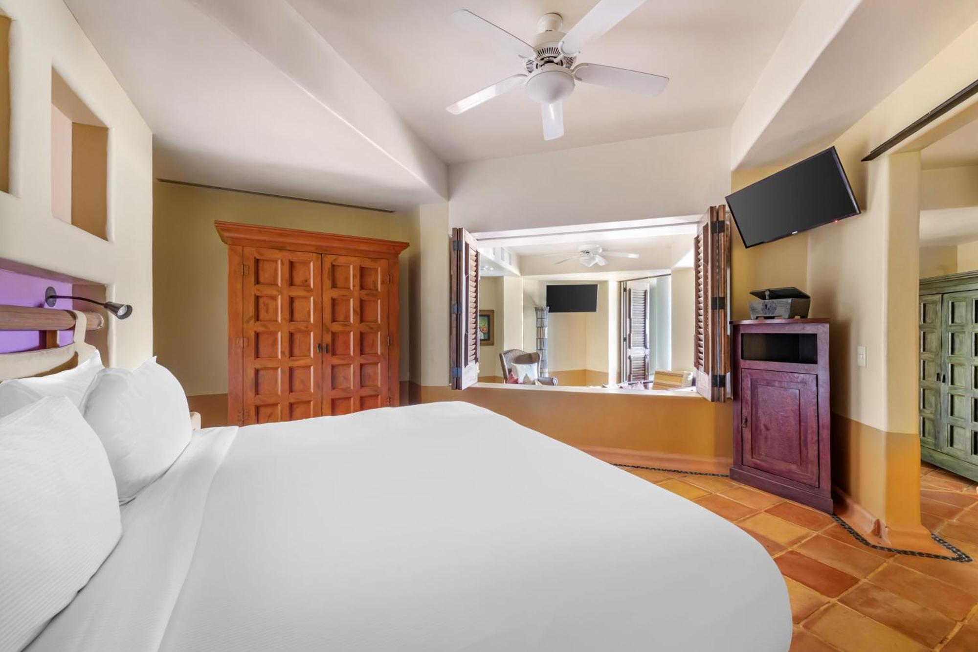 One-Bedroom King Suite with Balcony,1758426414:JPEG