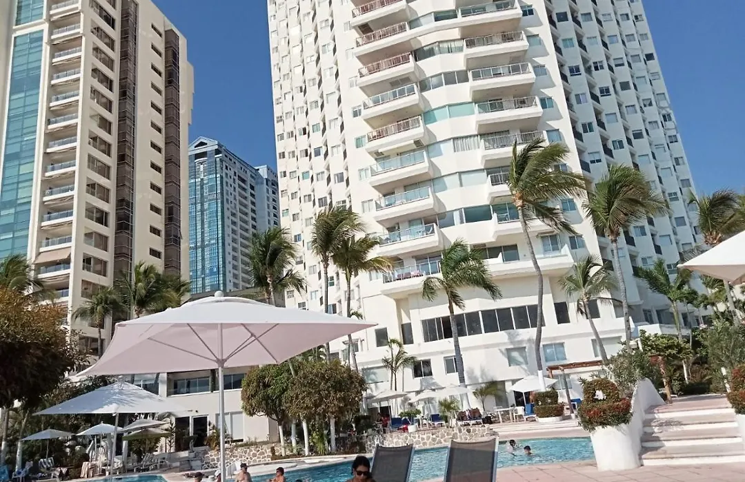 Ocean Pacific Appartment-1