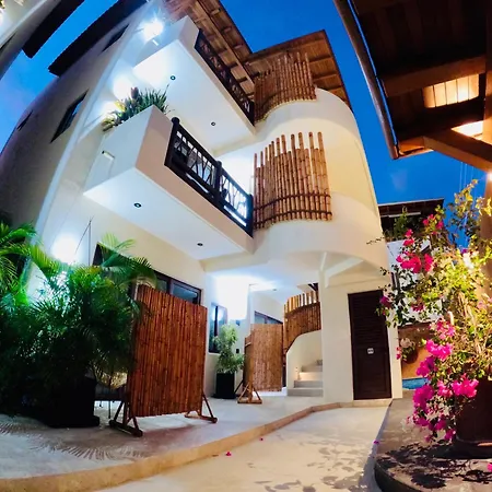Boutique Condo Close To Everything-3