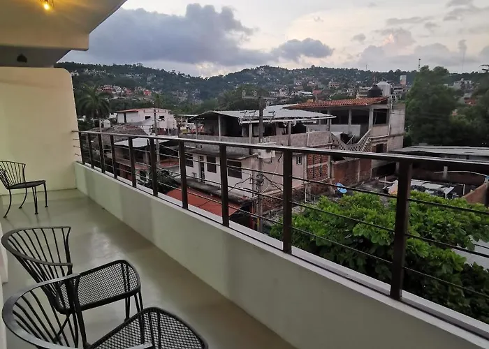 Pet friendly Large And Comfy Apartment, Near Dt And Principal Beach! Zihuatanejo
