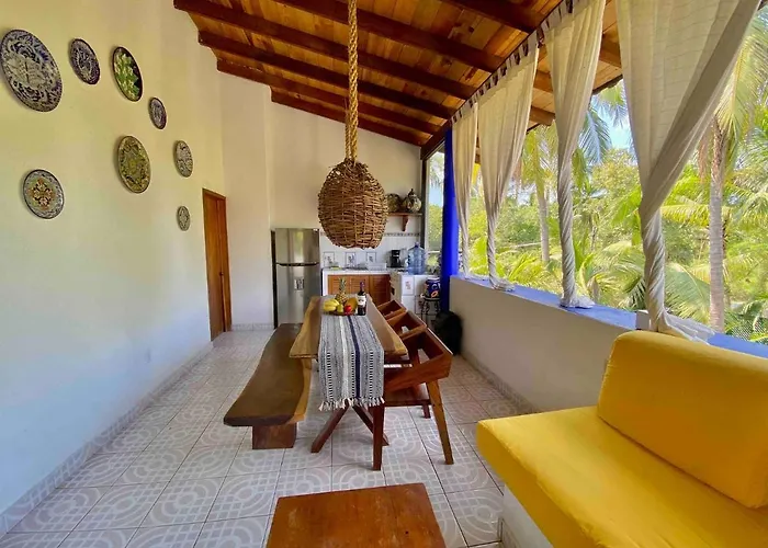 Pet friendly Villa Palomas A Unos Pasos De Playa La Ropa Zihuatanejo
