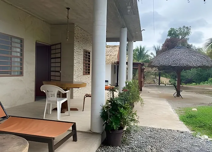 Casa Las Palmas Playa La Saladita Zihuatanejo