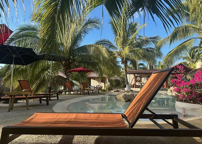 Casa Rubi- Playa La Saladita - Casa Las Palmas Zihuatanejo