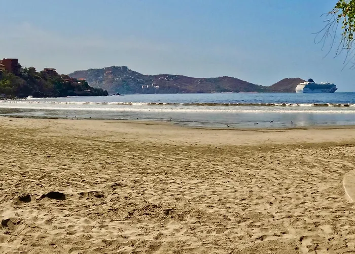 Pet friendly Boutique Condo Close To Everything Zihuatanejo