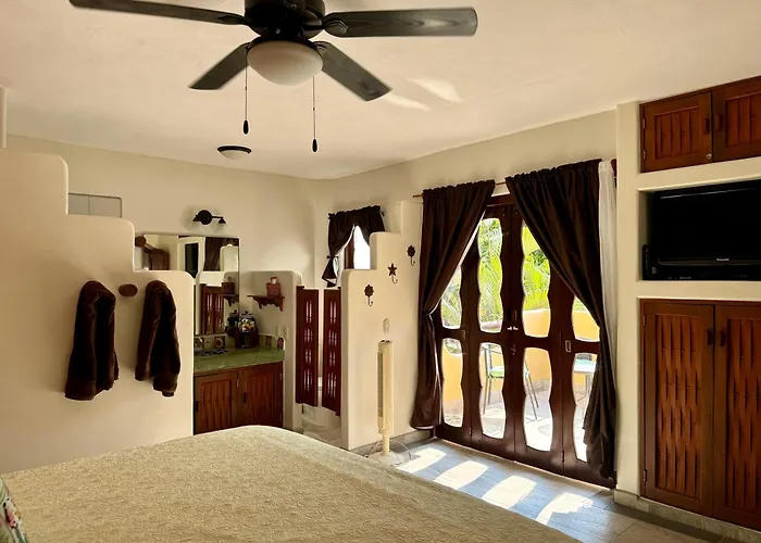 Coastal Comfort: Dual Pool Retreat with Prime Location Zihuatanejo