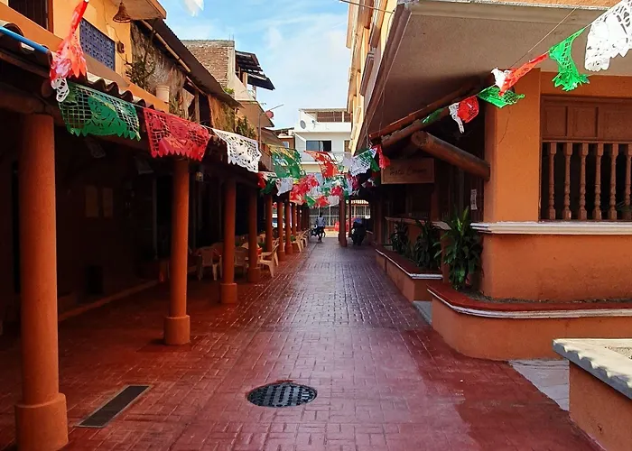 Zihuatanejo Hotels With Pool near Playa las Gatas